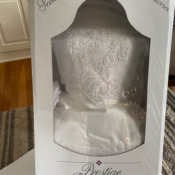 WEDDING DRESS - Picture 3 of 7